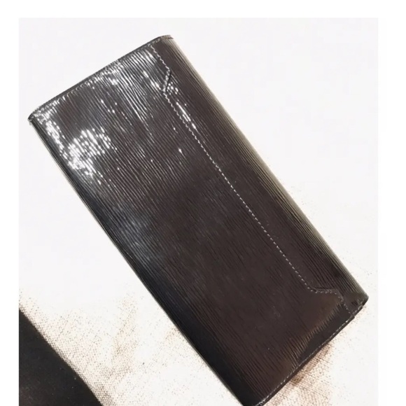 Louis Vitton clutch black patent epi leather in excellent condition - Picture 10 of 10